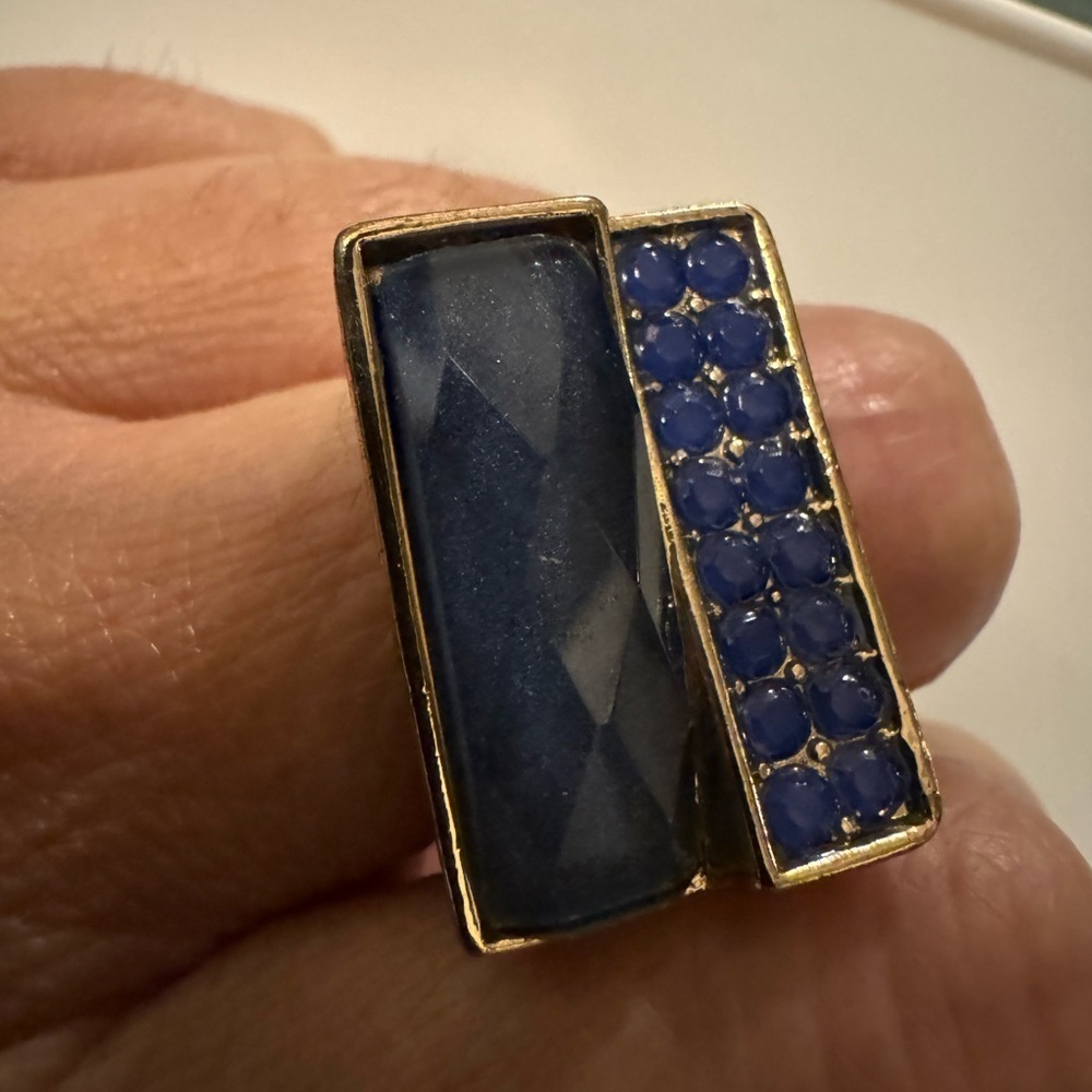 Geometric statement ring blue